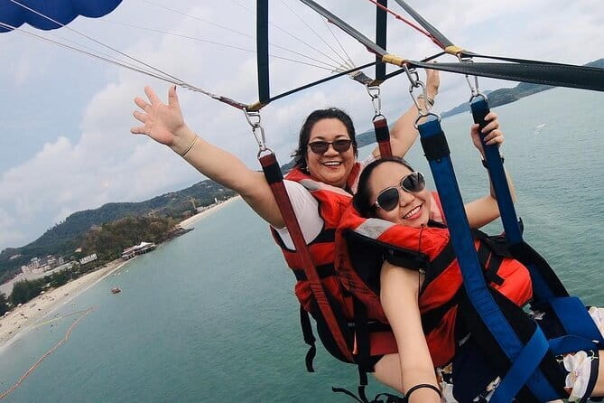 Parasailing in Langkawi - A 15-minute flight with a clear purpose