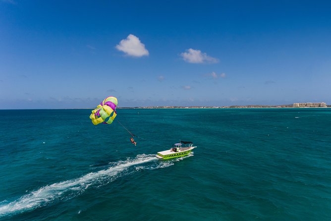 Parasailing in Palm Beach - From the Palm Beach shoreline to the boat