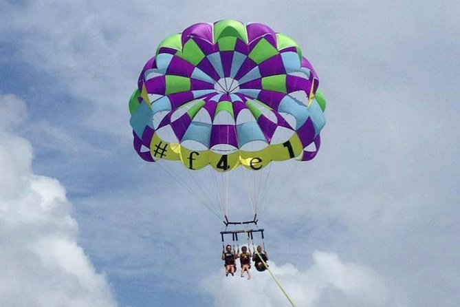 Parasailing in Palm Beach - Choosing between a single, tandem, or triple flight