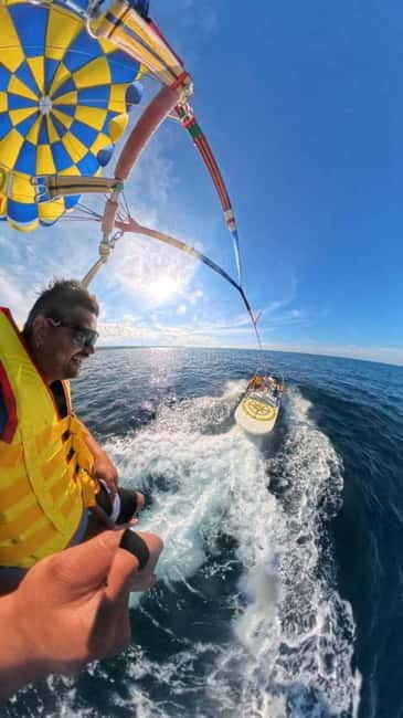 Parasailing in Polignano: A parachute adventure - Who will enjoy this outing most