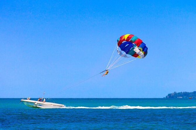 Private Parasailing, Banana & Sofa Boat Experience in Hurghada - A short Hurghada outing with a high view