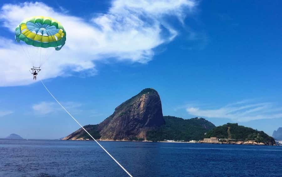 Rio de Janeiro: 2-Hour Boat Trip with Parasailing - Seeing Christ the Redeemer from above