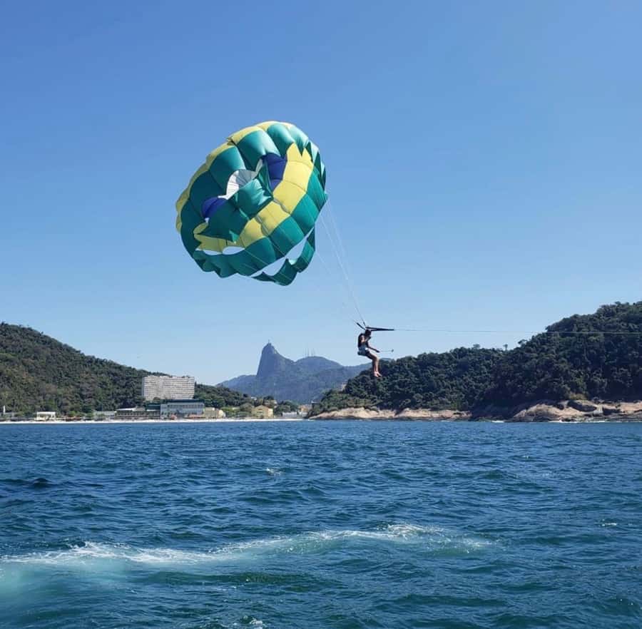 Rio de Janeiro: 2-Hour Boat Trip with Parasailing - Safety and suitability on the boat