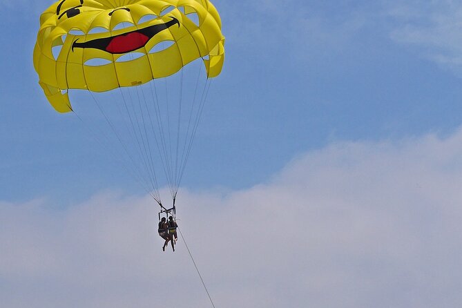 Santorini: Parasailing Flight Experience at Black Beach - The 10-minute safety briefing at Perivolos