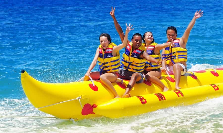 Sharm: Banana, Sofa Boat or Parasailing watersports & pickup - Arriving at the beach and getting onto the boat