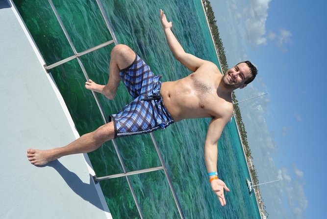 Snorkeling Catamaran Tour & Parasailing - Snorkeling and the hookah activity