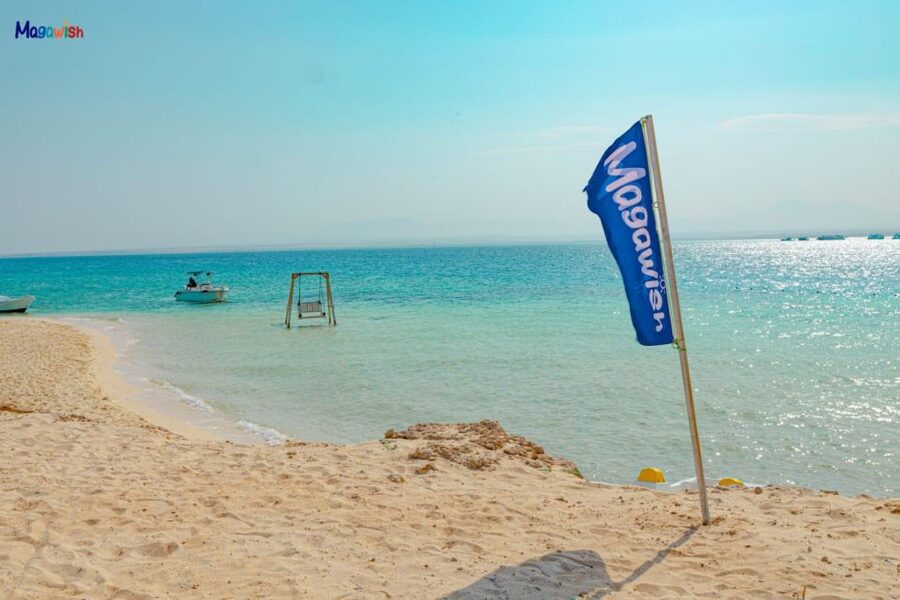 Speedboat,Parasailing, Snorkeling & Piece Of Paradise Island - Speeding across the Red Sea from your hotel