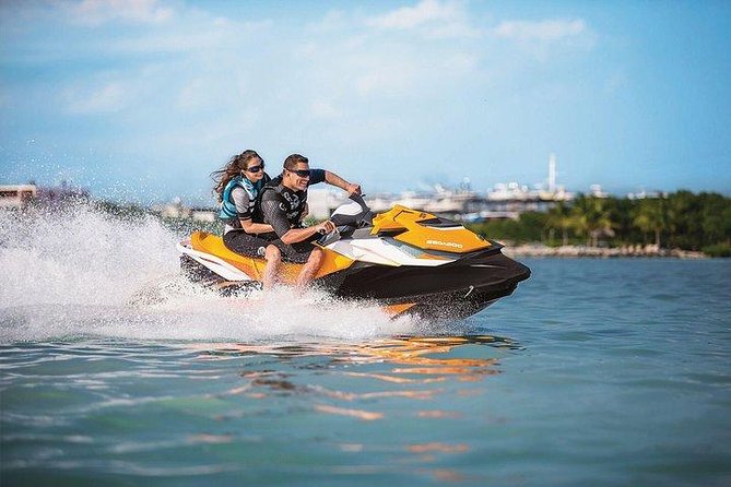 Tandem Parasailing and Jet Ski in Puerto del Carmen - What the shared boat means for your time