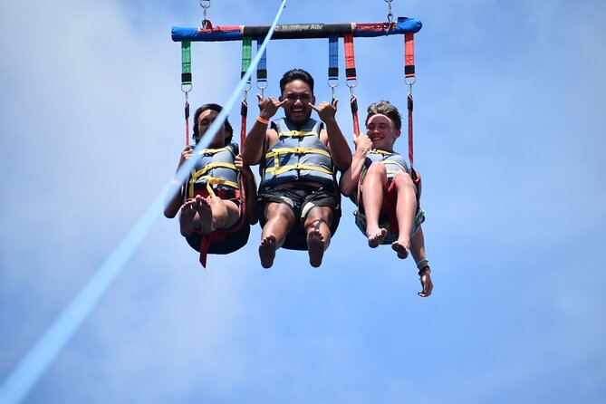 Waikiki: Parasailing in Hawaii - Waikiki Beach and Ala Moana Beach Park from the boat